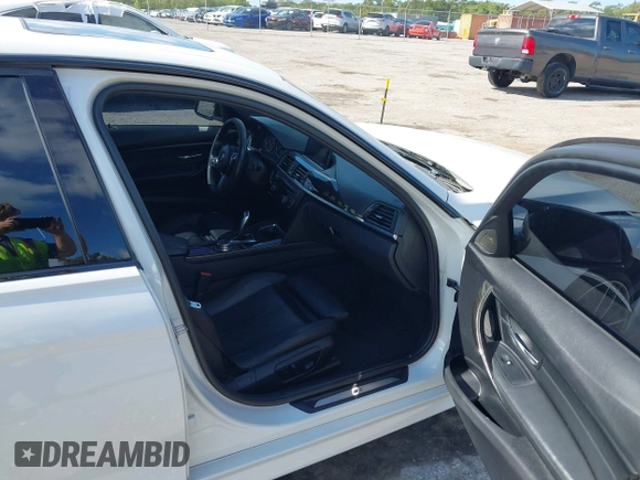 2015 BMW 3 Series 328i xDrive z VIN WBA3B3C58FF548041, wystawiony jako IAAI lot #42038075 z przebiegiem 113 974 mil mil oraz . Historia ofert i sprzedaży dostępna na DreamBid. Obrazek 5.
