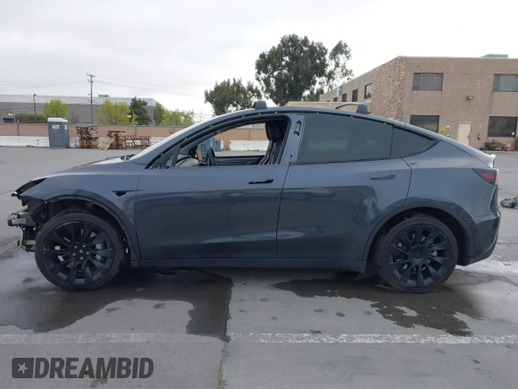 2021 Tesla Model Y Long Range with VIN 5YJYGAEE0MF223140, listed as a IAAI auction lot 42007701 with 55,308 mi miles. Bid and sale history available at carsss.com. Image 15.