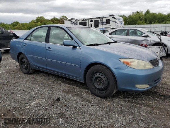 2004 Toyota Camry LE z VIN 4T1BE30K94U892207, wystawiony jako Copart lot #58406245 z przebiegiem 318 751 mil mil oraz Czysty tytuł • Clean title. Historia ofert i sprzedaży dostępna na DreamBid. Obrazek 4.