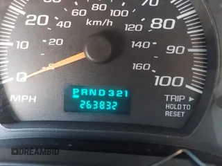 2005 Chevrolet City Express Cargo z VIN 1GCHG35V051250473, wystawiony jako IAAI lot #42316832 z przebiegiem 263 832 mil mil oraz . Historia ofert i sprzedaży dostępna na DreamBid. Obrazek 15.