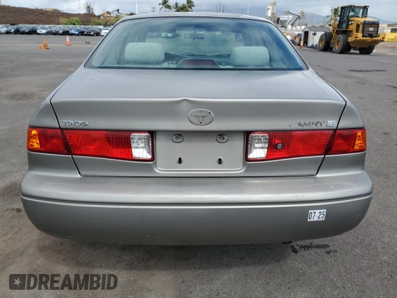 2001 Toyota Camry LE z VIN JT2BF22K310338343, wystawiony jako Copart lot #45181715 z przebiegiem 183 500 mil mil oraz Szkoda całkowita • Salvage title. Historia ofert i sprzedaży dostępna na DreamBid. Obrazek 6.