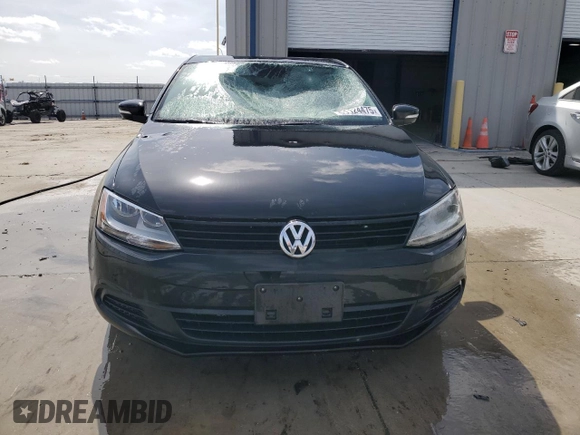 2014 Volkswagen Jetta Sedan SE with VIN 3VWD17AJ8EM392001, listed as a Copart auction lot 51124475 with 131,766 mi miles and Salvage Title. Bid and sale history available at carsss.com. Image 5.