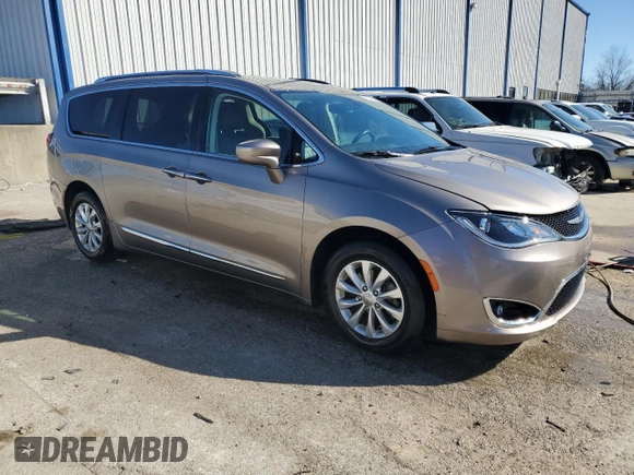 2018 Chrysler Pacifica Touring L Plus z VIN 2C4RC1EG7JR261627, wystawiony jako Copart lot #46944335 z przebiegiem 97 491 mil mil oraz Szkody całkowita. Historia ofert i sprzedaży dostępna na DreamBid. Obrazek 4.