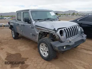 2020 Jeep Gladiator Sport S with VIN 1C6HJTAG1LL141165, listed as a IAAI auction lot 42013668 with 176,107 mi miles. Bid and sale history available at carsss.com. Image 1.