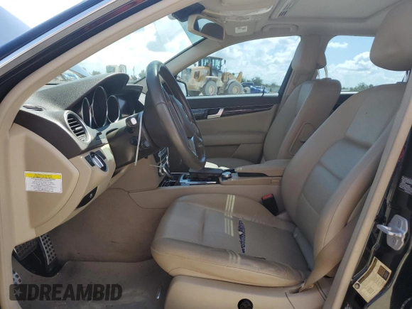 2014 Mercedes-Benz C 250 Sport с VIN WDDGF4HB1ER306501, выставлен на аукционе Copart как лот 73773934 с пробегом Не указан миль и Списание • Salvage title. История ставок и продаж доступна на DreamBid. Изображение 7.