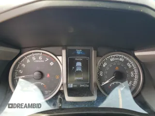 2018 Toyota Tacoma SR z VIN 3TMGZ5AN5JM148719, wystawiony jako Copart lot #56621065 z przebiegiem 34 433 mil mil oraz Szkoda całkowita • Salvage title. Historia ofert i sprzedaży dostępna na DreamBid. Obrazek 9.
