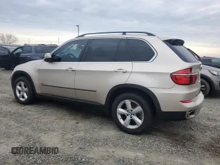 2013 BMW X5 xDrive50i z VIN 5UXZV8C50D0C15786, wystawiony jako Copart lot #45187975 z przebiegiem 132 344 mil mil oraz Czysty tytuł • Clean title. Historia ofert i sprzedaży dostępna na DreamBid. Obrazek 2.