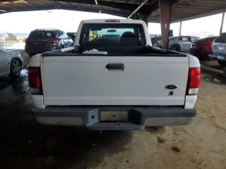 2000 Ford Ranger XL with VIN 1FTYR14V3YPC09059, listed as a Copart auction lot 48610905 with 260,821 mi miles and Clean Title. Bid and sale history available at carsss.com. Image 6.