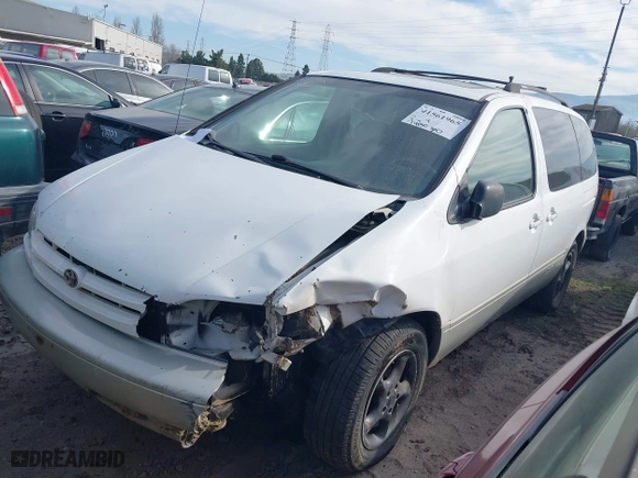 1998 Toyota Sienna LE with VIN 4T3ZF13C3WU074731, listed as a IAAI auction lot 41561965 with 174,130 mi miles. Bid and sale history available at carsss.com. Image 2.