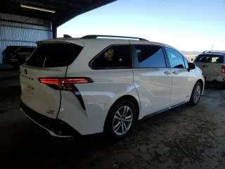 2021 Toyota Sienna XSE with VIN 5TDDSKFC1MS014467, listed as a Copart auction lot 88080825 with 49,199 mi miles and Salvage Title. Bid and sale history available at carsss.com. Image 3.