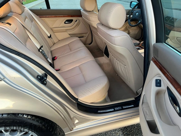 1998 BMW 5 Series 528iA with VIN WBADD6320WBW46302, listed as a Copart auction lot 45062025 with 42,667 mi miles and Salvage Title. Bid and sale history available at carsss.com. Image 6.