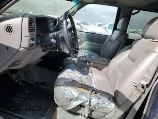1997 Chevrolet Suburban z VIN 1GNFK16R9VJ309720, wystawiony jako Copart lot #48814475 z przebiegiem 198 109 mil mil oraz Czysty tytuł • Clean title. Historia ofert i sprzedaży dostępna na DreamBid. Obrazek 7.