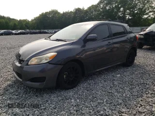 2009 Toyota Matrix S z VIN 2T1LE40E29C002272, wystawiony jako Copart lot #59304995 z przebiegiem 187 685 mil mil oraz Czysty tytuł • Clean title. Historia ofert i sprzedaży dostępna na DreamBid. Obrazek 1.