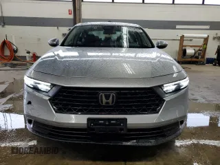 2024 Honda Accord EX z VIN 1HGCY1F38RA040199, wystawiony jako Copart lot #66087855 z przebiegiem 51 390 mil mil oraz Czysty tytuł • Clean title. Historia ofert i sprzedaży dostępna na DreamBid. Obrazek 5.