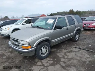 2001 Chevrolet Blazer LT with VIN 1GNDT13W212161414, listed as a IAAI auction lot 41416231 with 117,172 mi miles. Bid and sale history available at carsss.com. Image 2.