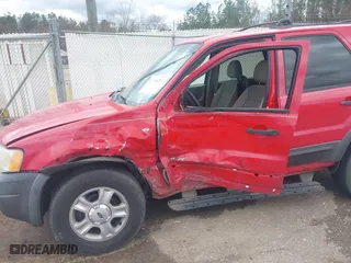 2002 Ford Escape XLT Choice with VIN 1FMYU03192KD83290, listed as a IAAI auction lot 41719117 with 179,056 mi miles. Bid and sale history available at carsss.com. Image 6.