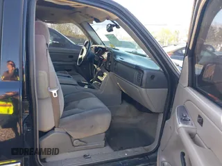 2004 GMC Yukon SLT with VIN 1GKEK13Z34R136256, listed as a IAAI auction lot 42122862 with 263,607 mi miles. Bid and sale history available at carsss.com. Image 5.