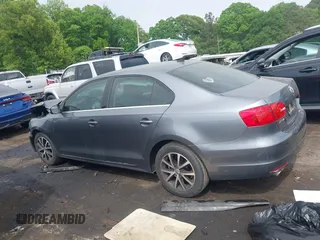 2014 Volkswagen Jetta SE z VIN 3VWD17AJ9EM298175, wystawiony jako IAAI lot #42084756 z przebiegiem 93 039 mil mil oraz . Historia ofert i sprzedaży dostępna na DreamBid. Obrazek 13.