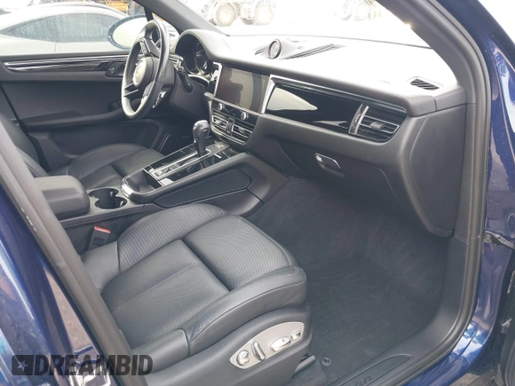 2022 Porsche Macan with VIN WP1AA2A54NLB02557, listed as a IAAI auction lot 40541821 with Not Provided miles. Bid and sale history available at carsss.com. Image 5.