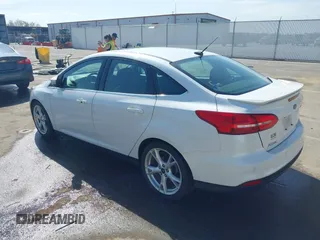 2016 Ford Focus Titanium z VIN 1FADP3J23GL358772, wystawiony jako IAAI lot #42103694 z przebiegiem 85 290 mil mil oraz . Historia ofert i sprzedaży dostępna na DreamBid. Obrazek 3.