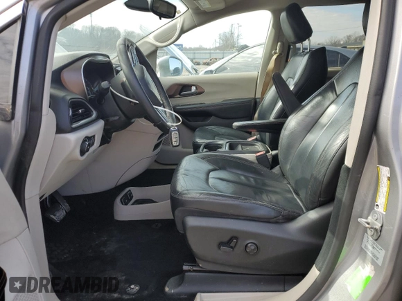 2017 Chrysler Pacifica Touring L z VIN 2C4RC1BG6HR583576, wystawiony jako Copart lot #44602375 z przebiegiem 204 839 mil mil oraz Szkoda całkowita • Salvage title. Historia ofert i sprzedaży dostępna na DreamBid. Obrazek 7.