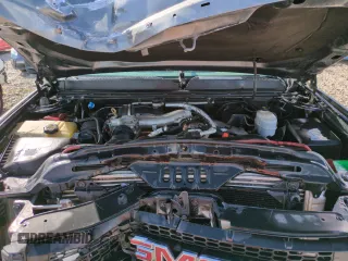 2011 GMC Sierra 2500HD SLT z VIN 1GT121E86BF126737, wystawiony jako Copart lot #48694115 z przebiegiem 223 128 mil mil oraz Szkoda całkowita • Salvage title. Historia ofert i sprzedaży dostępna na DreamBid. Obrazek 11.