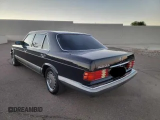 1988 Mercedes-Benz 420 with VIN WDBCA35D5JA396542, listed as a Copart auction lot 82494144 with 160,735 mi miles and Clean Title. Bid and sale history available at carsss.com. Image 3.