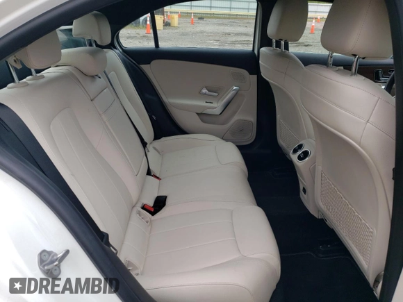2021 Mercedes-Benz A 220 z VIN W1K3G4FB3MJ270404, wystawiony jako Copart lot #57637575 z przebiegiem 23 708 mil mil oraz Szkoda całkowita • Salvage title. Historia ofert i sprzedaży dostępna na DreamBid. Obrazek 10.