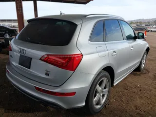 2011 Audi Q5 3.2L Premium Plus with VIN WA1DKAFPXBA063247, listed as a IAAI auction lot 41240885 with 110,412 mi miles. Bid and sale history available at carsss.com. Image 4.