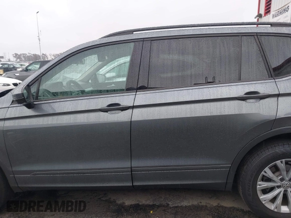 2020 Volkswagen Tiguan S z VIN 3VV1B7AX7LM129259, wystawiony jako IAAI lot #41806178 z przebiegiem 48 953 mil mil oraz . Historia ofert i sprzedaży dostępna na DreamBid. Obrazek 14.