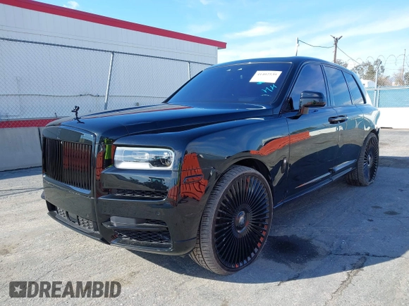 2021 Rolls-Royce Cullinan z VIN SLATV4C0XMU208037, wystawiony jako IAAI lot #41402539 z przebiegiem 27 057 mil mil oraz . Historia ofert i sprzedaży dostępna na DreamBid. Obrazek 18.