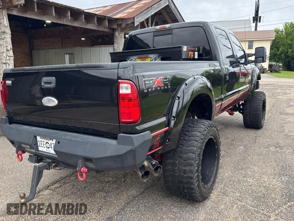 2011 Ford F-250 XL z VIN 1FT7W2BT4BEC66370, wystawiony jako Copart lot #56407075 z przebiegiem 97 025 mil mil oraz Czysty tytuł • Clean title. Historia ofert i sprzedaży dostępna na DreamBid. Obrazek 4.
