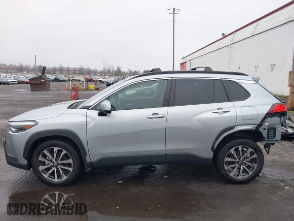 2023 Toyota Corolla Cross XLE z VIN 7MUDAABG0PV077852, wystawiony jako IAAI lot #41313640 z przebiegiem 23 201 mil mil oraz . Historia ofert i sprzedaży dostępna na DreamBid. Obrazek 15.