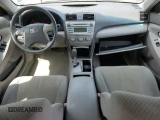 2008 Toyota Camry LE z VIN 4T1BK46K38U564521, wystawiony jako Copart lot #56508825 z przebiegiem 238 689 mil mil oraz Czysty tytuł • Clean title. Historia ofert i sprzedaży dostępna na DreamBid. Obrazek 8.