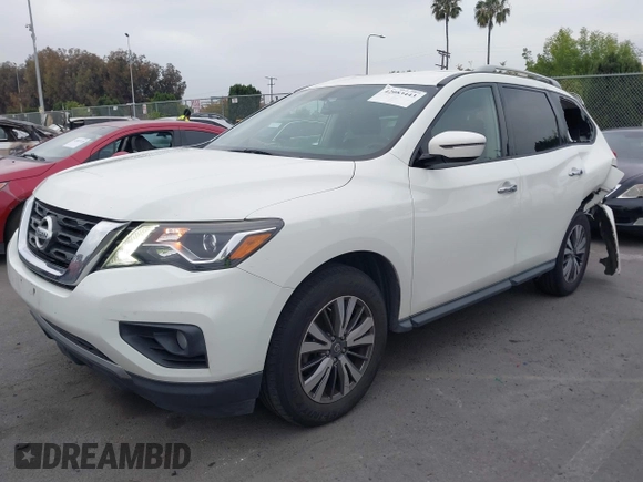 2018 Nissan Pathfinder SV z VIN 5N1DR2MMXJC663829, wystawiony jako IAAI lot #42083443 z przebiegiem 94 027 mil mil oraz . Historia ofert i sprzedaży dostępna na DreamBid. Obrazek 2.