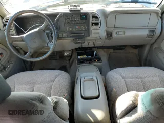 1998 GMC Suburban z VIN 1GKFK16R1WJ700312, wystawiony jako Copart lot #73160574 z przebiegiem 150 174 mil mil oraz Czysty tytuł • Clean title. Historia ofert i sprzedaży dostępna na DreamBid. Obrazek 8.