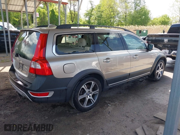 2012 Volvo XC70 T6 z VIN YV4902BZ1C1143307, wystawiony jako IAAI lot #42140146 z przebiegiem 173 106 mil mil oraz . Historia ofert i sprzedaży dostępna na DreamBid. Obrazek 12.