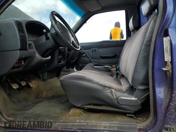 1996 Nissan Frontier XE z VIN 1N6SD11S5TC335953, wystawiony jako Copart lot #49104755 z przebiegiem 216 288 mil mil oraz Szkoda całkowita • Salvage title. Historia ofert i sprzedaży dostępna na DreamBid. Obrazek 7.