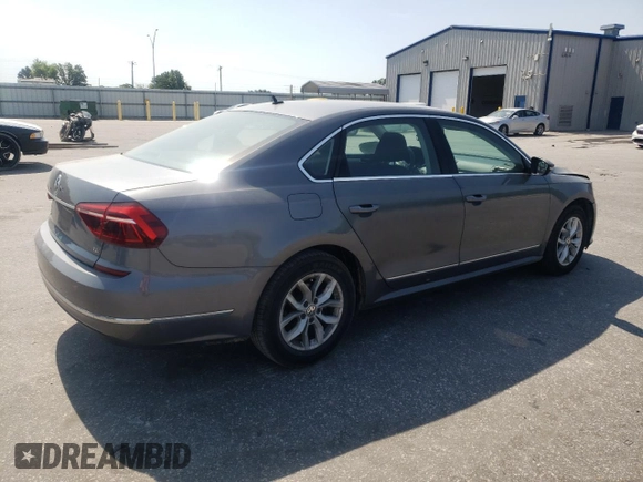2017 Volkswagen Passat S z VIN 1VWAT7A38HC056059, wystawiony jako Copart lot #57657135 z przebiegiem 117 504 mil mil oraz Szkoda całkowita • Salvage title. Historia ofert i sprzedaży dostępna na DreamBid. Obrazek 3.