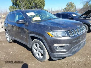 2018 Jeep Compass Latitude with VIN 3C4NJCBB5JT461492, listed as a IAAI auction lot 41833562 with 89,246 mi miles. Bid and sale history available at carsss.com. Image 1.