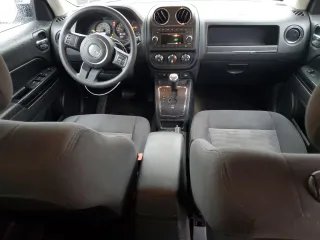 2015 Jeep Patriot Altitude z VIN 1C4NJRBBXFD425829, wystawiony jako Copart lot #56540355 z przebiegiem 98 752 mil mil oraz Szkoda całkowita • Salvage title. Historia ofert i sprzedaży dostępna na DreamBid. Obrazek 8.