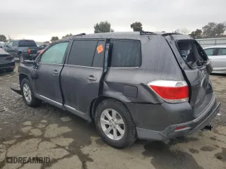2011 Toyota Highlander with VIN 5TDZK3EH4BS027011, listed as a Copart auction lot 85154394 with 178,142 mi miles and Non Repairable. Bid and sale history available at carsss.com. Image 2.
