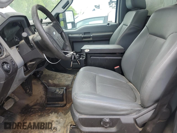 2013 Ford F-250 XL z VIN 1FTBF2B69DEB31067, wystawiony jako Copart lot #55297915 z przebiegiem 267 002 mil mil oraz Czysty tytuł • Clean title. Historia ofert i sprzedaży dostępna na DreamBid. Obrazek 7.