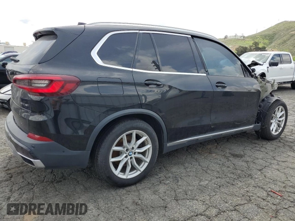 2020 BMW X5 sDrive40i with VIN 5UXCR4C08L9C28495, listed as a Copart auction lot 51121075 with 97,916 mi miles and Clean Title. Bid and sale history available at carsss.com. Image 3.