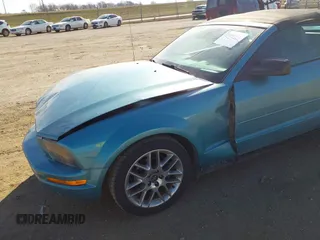 2008 Ford Mustang Deluxe with VIN 1ZVHT84N785153405, listed as a IAAI auction lot 41800507 with 141,496 mi miles and . Bid and sale history available at DreamBid. Image 6.