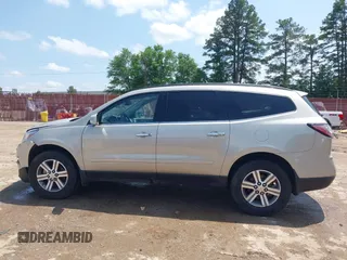 2015 Chevrolet Traverse LT z VIN 1GNKRHKD7FJ109076, wystawiony jako IAAI lot #42032817 z przebiegiem 62 830 mil mil oraz . Historia ofert i sprzedaży dostępna na DreamBid. Obrazek 14.