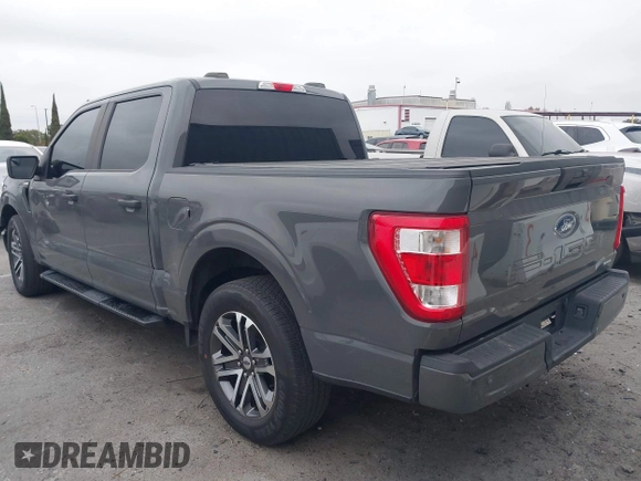 2021 Ford F-150 XL z VIN 1FTEW1CP1MKD41646, wystawiony jako IAAI lot #42174841 z przebiegiem 52 968 mil mil oraz . Historia ofert i sprzedaży dostępna na DreamBid. Obrazek 3.