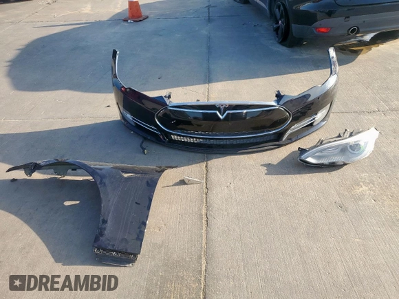 2014 Tesla Model S 60 с VIN 5YJSA1H16EFP50018, выставлен на аукционе Copart как лот 64372605 с пробегом 165 910 миль миль и Списание • Salvage title. История ставок и продаж доступна на DreamBid. Изображение 12.