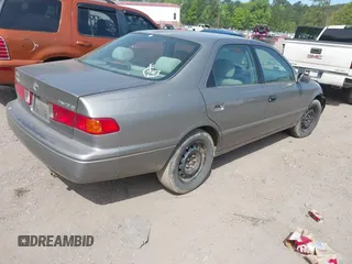 2001 Toyota Camry CE z VIN 4T1BG22K51U053555, wystawiony jako IAAI lot #42042788 z przebiegiem 279 347 mil mil oraz . Historia ofert i sprzedaży dostępna na DreamBid. Obrazek 4.
