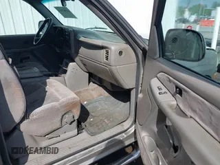 2000 Chevrolet Silverado 1500 LS with VIN 2GCEC19T1Y1227911, listed as a IAAI auction lot 41982621 with 403,945 mi miles. Bid and sale history available at carsss.com. Image 5.